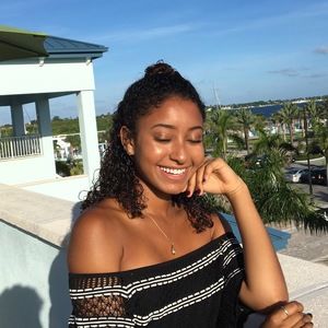 Meet your Posher, Naomi